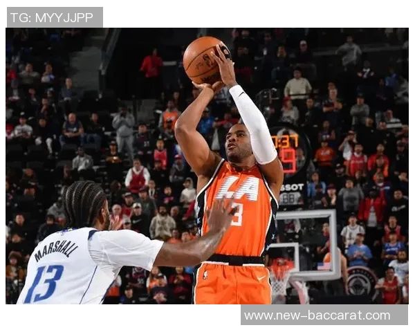 保罗半场表现稳健7分钟内贡献2助攻1抢断正负值高达7