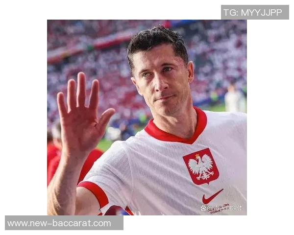 波兰国家队新名单公布莱万领衔泽林斯基皮亚特克入选 波兰国家队新名单公布莱万领衔泽林斯基皮亚特克入选