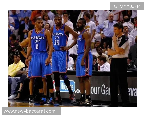 火箭球迷期待重聚哈登与杜兰特晒球衣P图引发热议