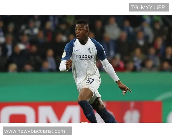 英媒曝佩雷茨租借合同无终止条款拜仁外租南安普顿遭遇困难